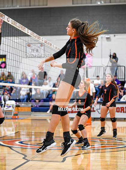 Thumbnail 2 in Schulenburg vs Holland (UIL Volleyball 2A D1 Area) photogallery.