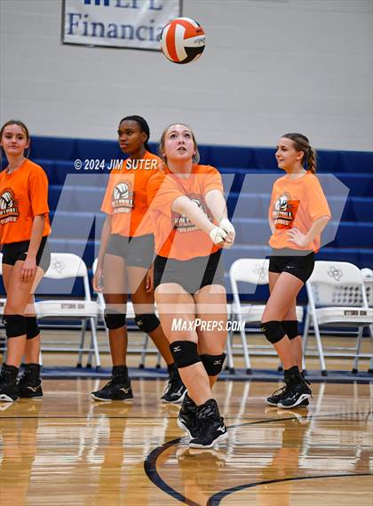 Thumbnail 3 in Schulenburg vs Holland (UIL Volleyball 2A D1 Area) photogallery.