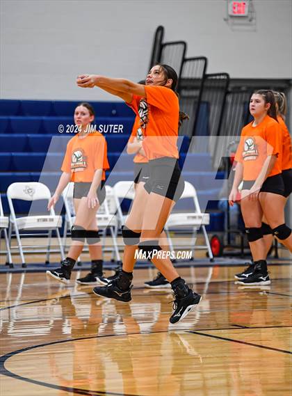Thumbnail 1 in Schulenburg vs Holland (UIL Volleyball 2A D1 Area) photogallery.