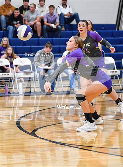 Thumbnail 1 in Schulenburg vs Holland (UIL Volleyball 2A D1 Area) photogallery.