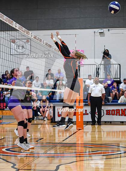 Thumbnail 1 in Schulenburg vs Holland (UIL Volleyball 2A D1 Area) photogallery.