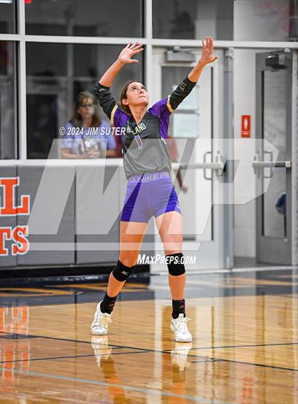 Thumbnail 3 in Schulenburg vs Holland (UIL Volleyball 2A D1 Area) photogallery.