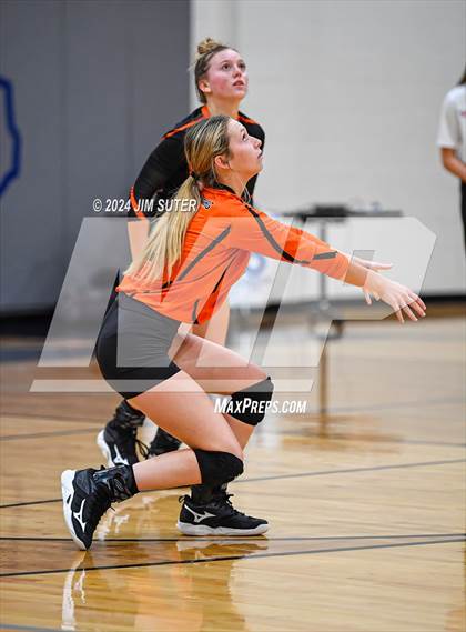 Thumbnail 2 in Schulenburg vs Holland (UIL Volleyball 2A D1 Area) photogallery.