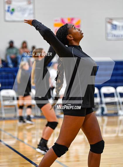 Thumbnail 1 in Schulenburg vs Holland (UIL Volleyball 2A D1 Area) photogallery.