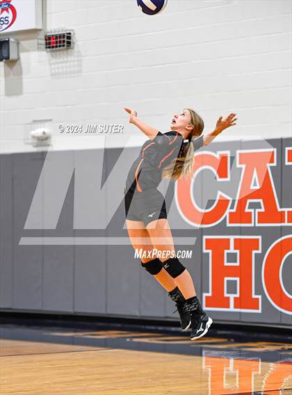 Thumbnail 1 in Schulenburg vs Holland (UIL Volleyball 2A D1 Area) photogallery.