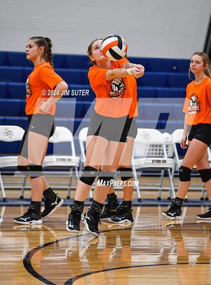 Thumbnail 1 in Schulenburg vs Holland (UIL Volleyball 2A D1 Area) photogallery.