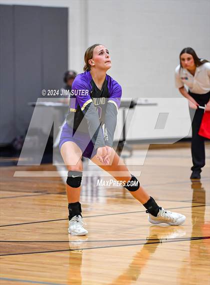 Thumbnail 1 in Schulenburg vs Holland (UIL Volleyball 2A D1 Area) photogallery.