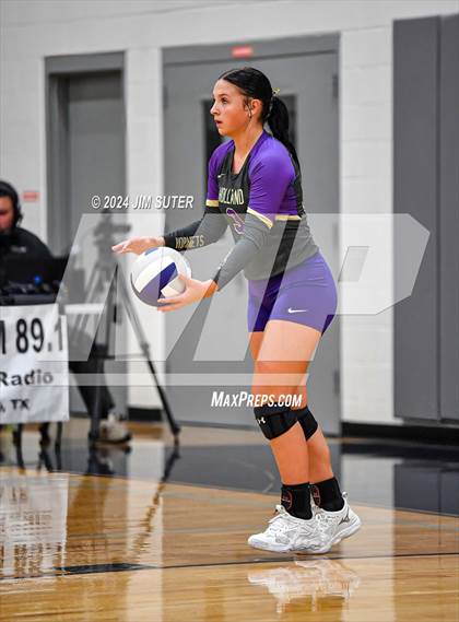 Thumbnail 1 in Schulenburg vs Holland (UIL Volleyball 2A D1 Area) photogallery.