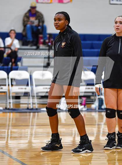 Thumbnail 1 in Schulenburg vs Holland (UIL Volleyball 2A D1 Area) photogallery.