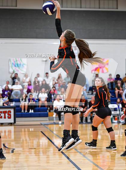 Thumbnail 3 in Schulenburg vs Holland (UIL Volleyball 2A D1 Area) photogallery.