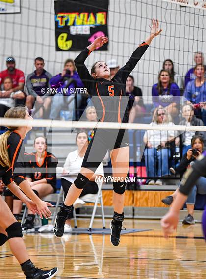 Thumbnail 3 in Schulenburg vs Holland (UIL Volleyball 2A D1 Area) photogallery.
