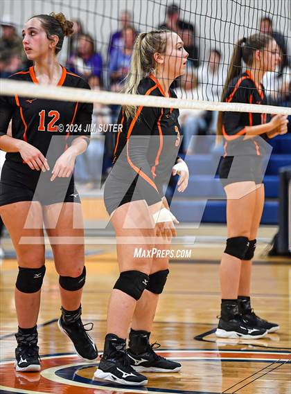 Thumbnail 1 in Schulenburg vs Holland (UIL Volleyball 2A D1 Area) photogallery.