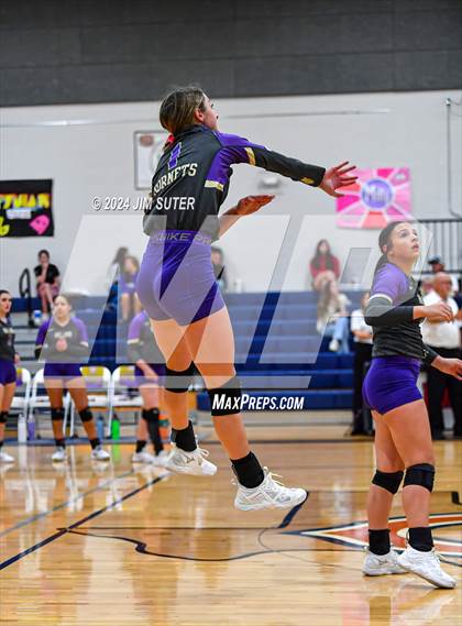 Thumbnail 3 in Schulenburg vs Holland (UIL Volleyball 2A D1 Area) photogallery.