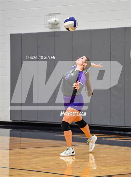 Thumbnail 1 in Schulenburg vs Holland (UIL Volleyball 2A D1 Area) photogallery.