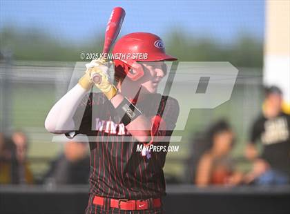 Thumbnail 2 in St. James vs. Winnfield (LHSAA Division III Non-Select Bi-District) photogallery.