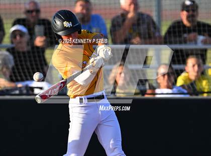 Thumbnail 1 in St. James vs. Winnfield (LHSAA Division III Non-Select Bi-District) photogallery.
