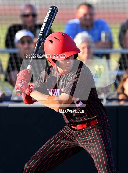Thumbnail 1 in St. James vs. Winnfield (LHSAA Division III Non-Select Bi-District) photogallery.