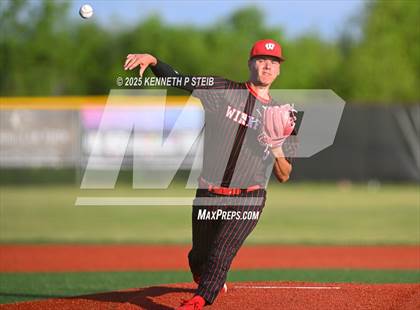 Thumbnail 3 in St. James vs. Winnfield (LHSAA Division III Non-Select Bi-District) photogallery.