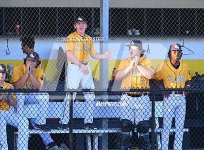 Thumbnail 2 in St. James vs. Winnfield (LHSAA Division III Non-Select Bi-District) photogallery.