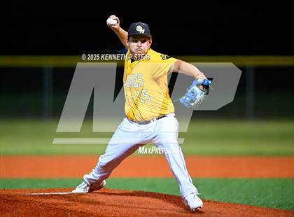 Thumbnail 3 in St. James vs. Winnfield (LHSAA Division III Non-Select Bi-District) photogallery.