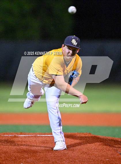 Thumbnail 2 in St. James vs. Winnfield (LHSAA Division III Non-Select Bi-District) photogallery.