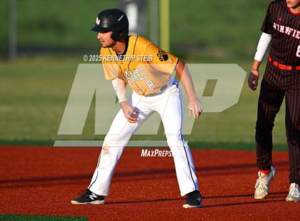 Thumbnail 1 in St. James vs. Winnfield (LHSAA Division III Non-Select Bi-District) photogallery.