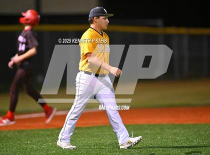 Thumbnail 2 in St. James vs. Winnfield (LHSAA Division III Non-Select Bi-District) photogallery.