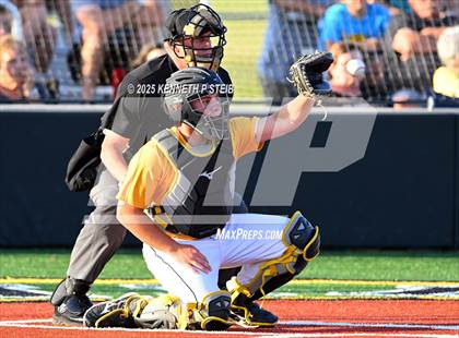 Thumbnail 1 in St. James vs. Winnfield (LHSAA Division III Non-Select Bi-District) photogallery.