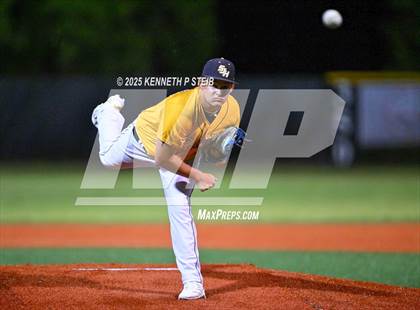 Thumbnail 3 in St. James vs. Winnfield (LHSAA Division III Non-Select Bi-District) photogallery.
