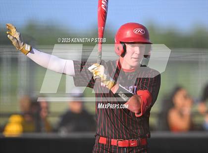 Thumbnail 1 in St. James vs. Winnfield (LHSAA Division III Non-Select Bi-District) photogallery.