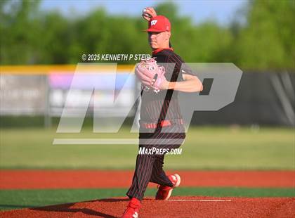 Thumbnail 2 in St. James vs. Winnfield (LHSAA Division III Non-Select Bi-District) photogallery.
