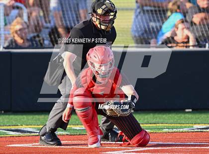 Thumbnail 2 in St. James vs. Winnfield (LHSAA Division III Non-Select Bi-District) photogallery.