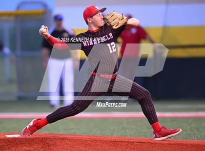 Thumbnail 3 in St. James vs. Winnfield (LHSAA Division III Non-Select Bi-District) photogallery.