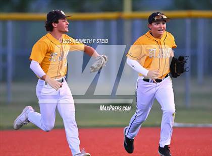 Thumbnail 3 in St. James vs. Winnfield (LHSAA Division III Non-Select Bi-District) photogallery.