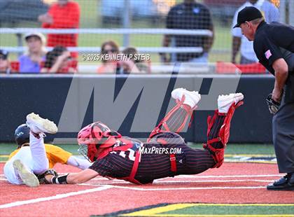 Thumbnail 3 in St. James vs. Winnfield (LHSAA Division III Non-Select Bi-District) photogallery.