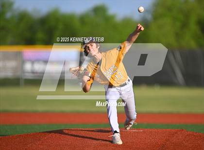 Thumbnail 1 in St. James vs. Winnfield (LHSAA Division III Non-Select Bi-District) photogallery.