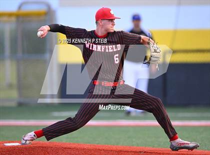 Thumbnail 1 in St. James vs. Winnfield (LHSAA Division III Non-Select Bi-District) photogallery.