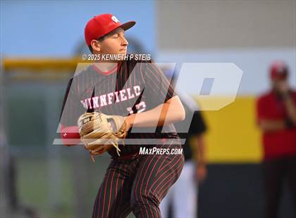 Thumbnail 1 in St. James vs. Winnfield (LHSAA Division III Non-Select Bi-District) photogallery.