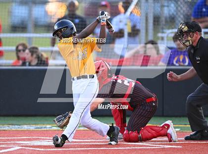 Thumbnail 2 in St. James vs. Winnfield (LHSAA Division III Non-Select Bi-District) photogallery.