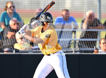 Thumbnail 3 in St. James vs. Winnfield (LHSAA Division III Non-Select Bi-District) photogallery.