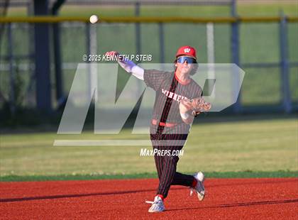 Thumbnail 1 in St. James vs. Winnfield (LHSAA Division III Non-Select Bi-District) photogallery.
