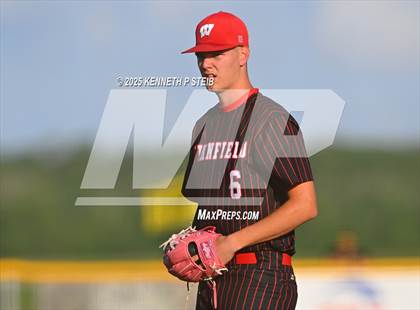 Thumbnail 1 in St. James vs. Winnfield (LHSAA Division III Non-Select Bi-District) photogallery.