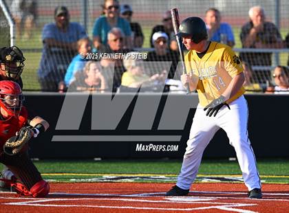 Thumbnail 1 in St. James vs. Winnfield (LHSAA Division III Non-Select Bi-District) photogallery.