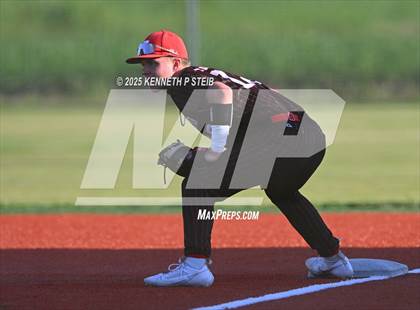 Thumbnail 1 in St. James vs. Winnfield (LHSAA Division III Non-Select Bi-District) photogallery.