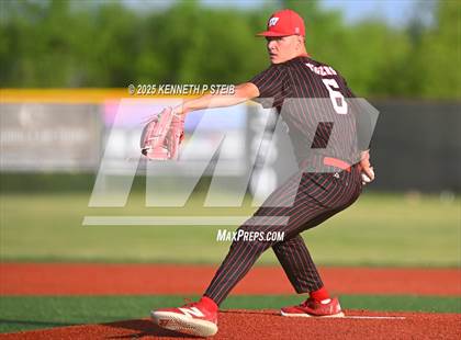 Thumbnail 1 in St. James vs. Winnfield (LHSAA Division III Non-Select Bi-District) photogallery.