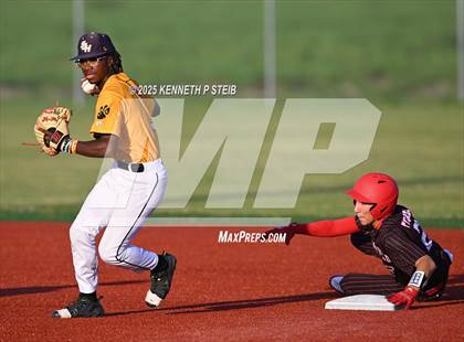 Thumbnail 3 in St. James vs. Winnfield (LHSAA Division III Non-Select Bi-District) photogallery.