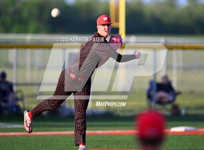 Thumbnail 3 in St. James vs. Winnfield (LHSAA Division III Non-Select Bi-District) photogallery.