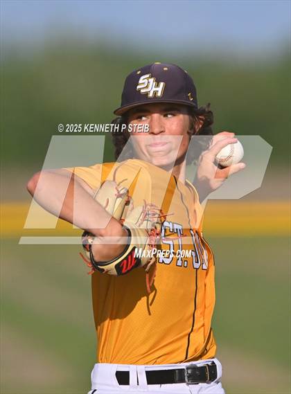Thumbnail 2 in St. James vs. Winnfield (LHSAA Division III Non-Select Bi-District) photogallery.