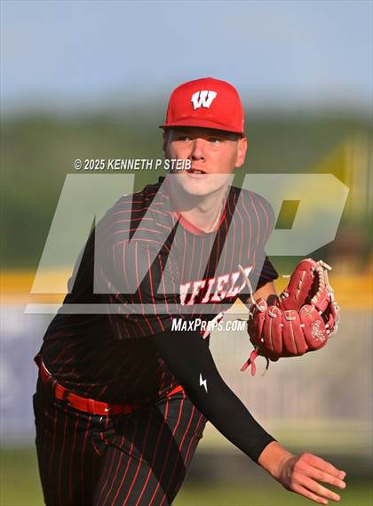 Thumbnail 2 in St. James vs. Winnfield (LHSAA Division III Non-Select Bi-District) photogallery.