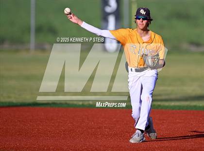 Thumbnail 2 in St. James vs. Winnfield (LHSAA Division III Non-Select Bi-District) photogallery.